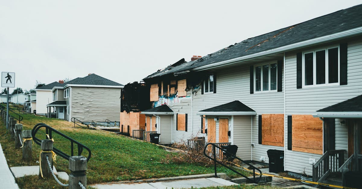 Cover Image for Vanished Abodes: The Allure and Mystery of Abandoned Homes