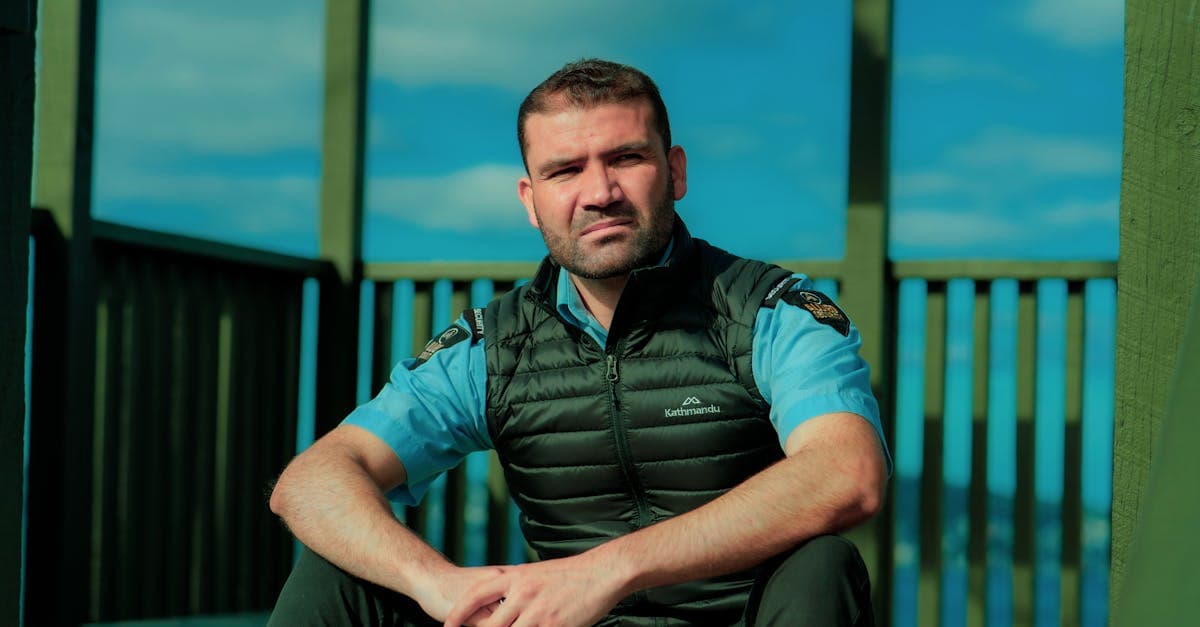 Cover Image for Securing Safety: A Comprehensive Guide to Landing Your Dream Security Guard Job